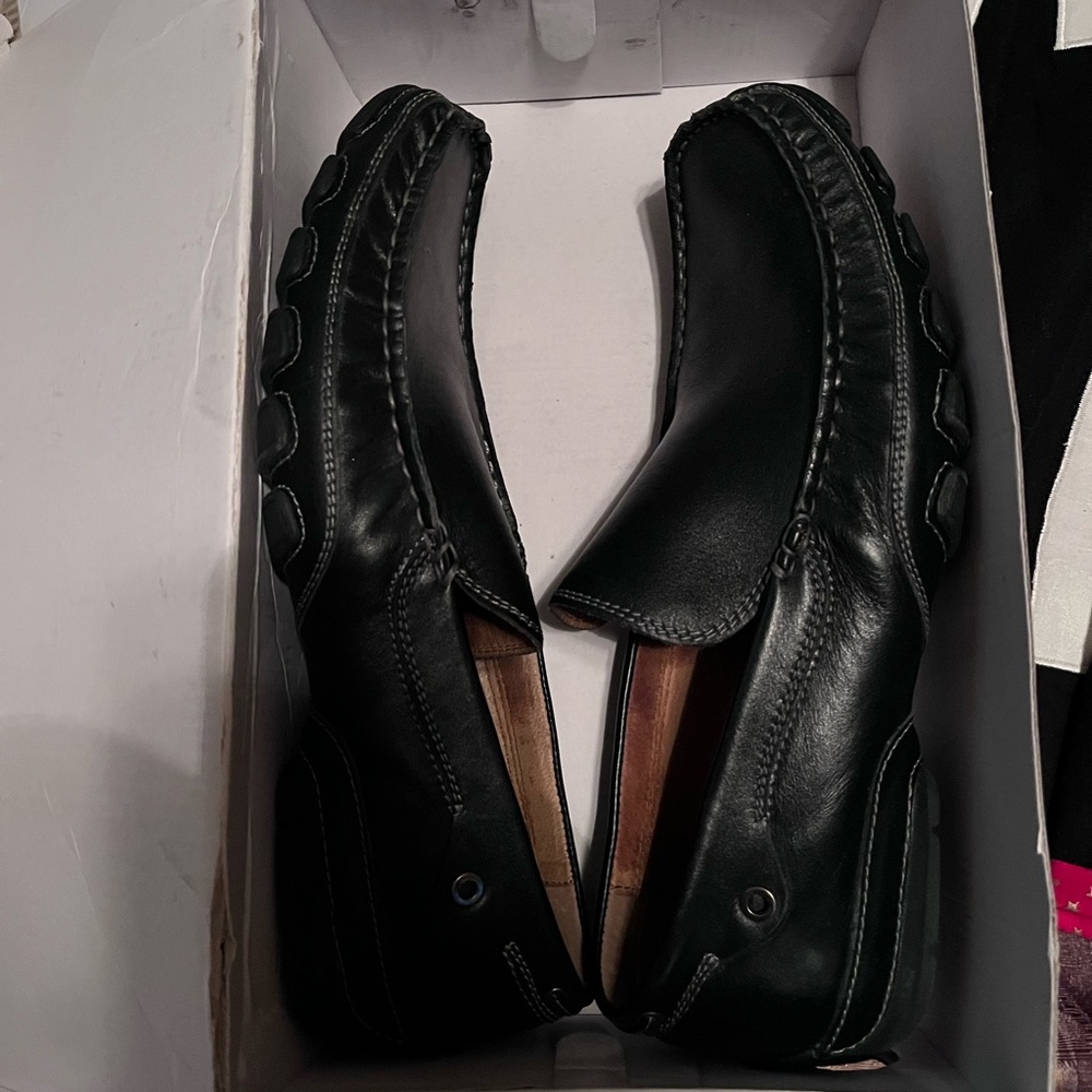 Casual loafer. Size 10. Color is black.